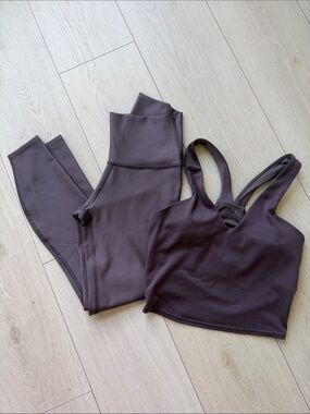 ALO Yoga 7/8 Airlift Legging & Airbrush Real Bra in Plum Set EUC